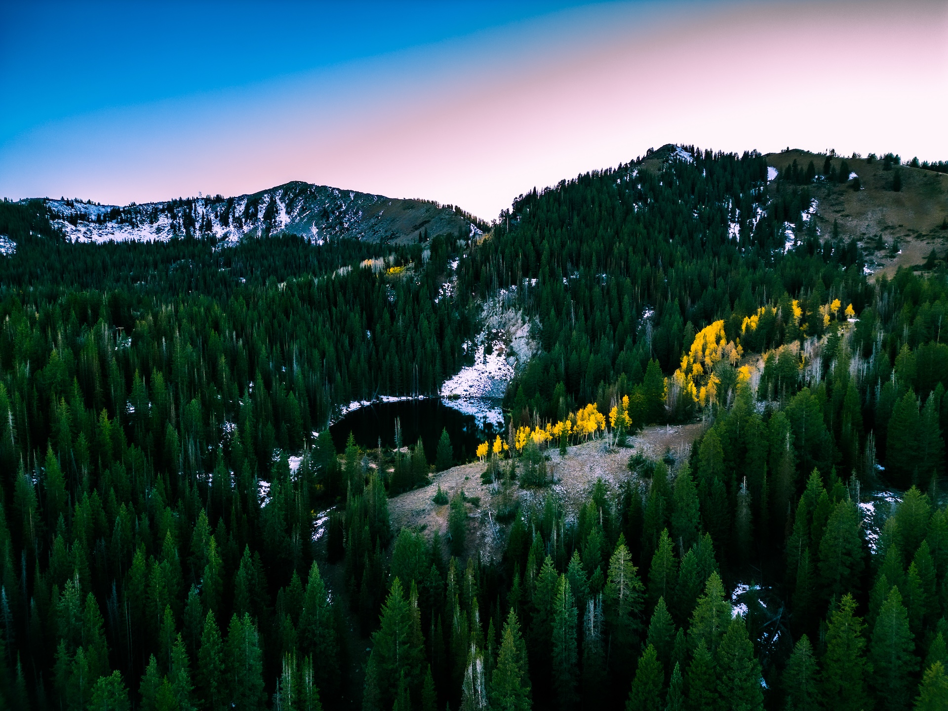 Drone shot of beautiful Bloods Lake in Utah